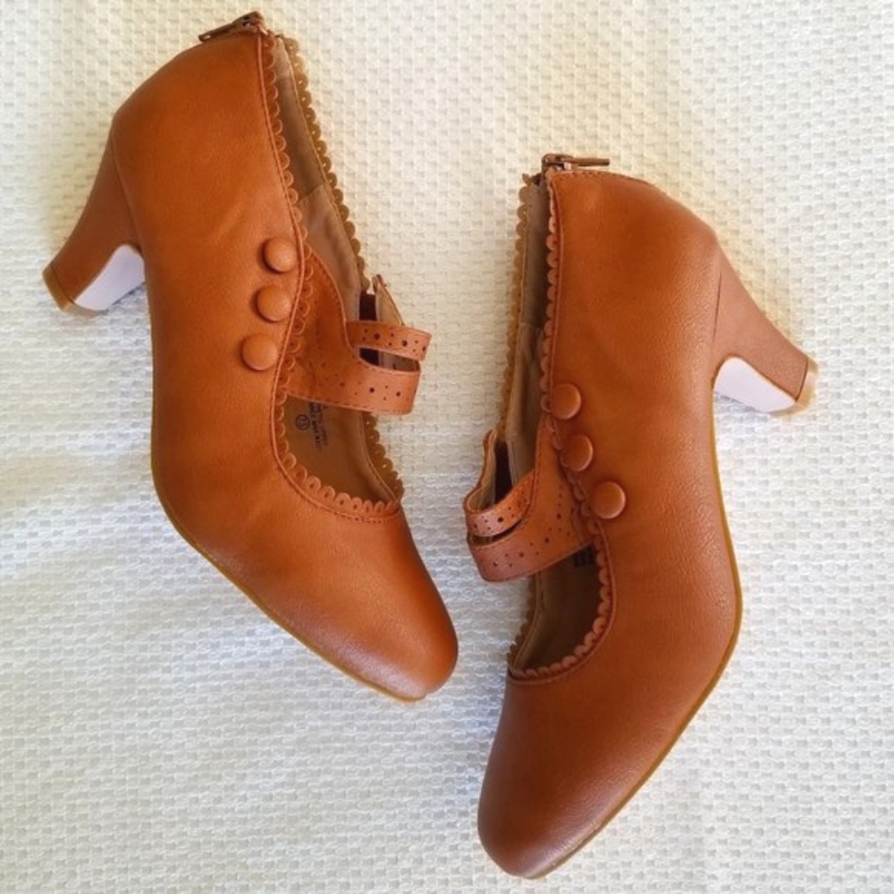 Chase & Cloe tan mary jane pump